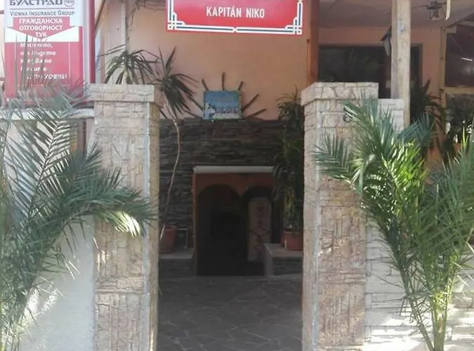 Captain Niko Apartment *